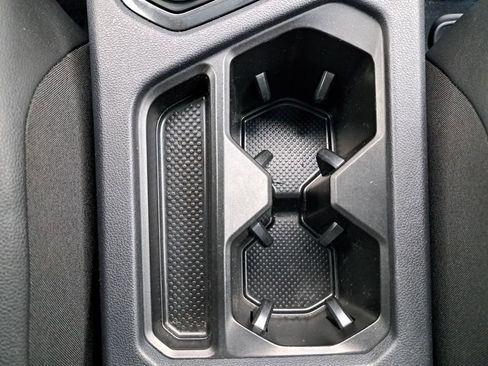 Used 2022 Volkswagen Tiguan SE R-Line image 24