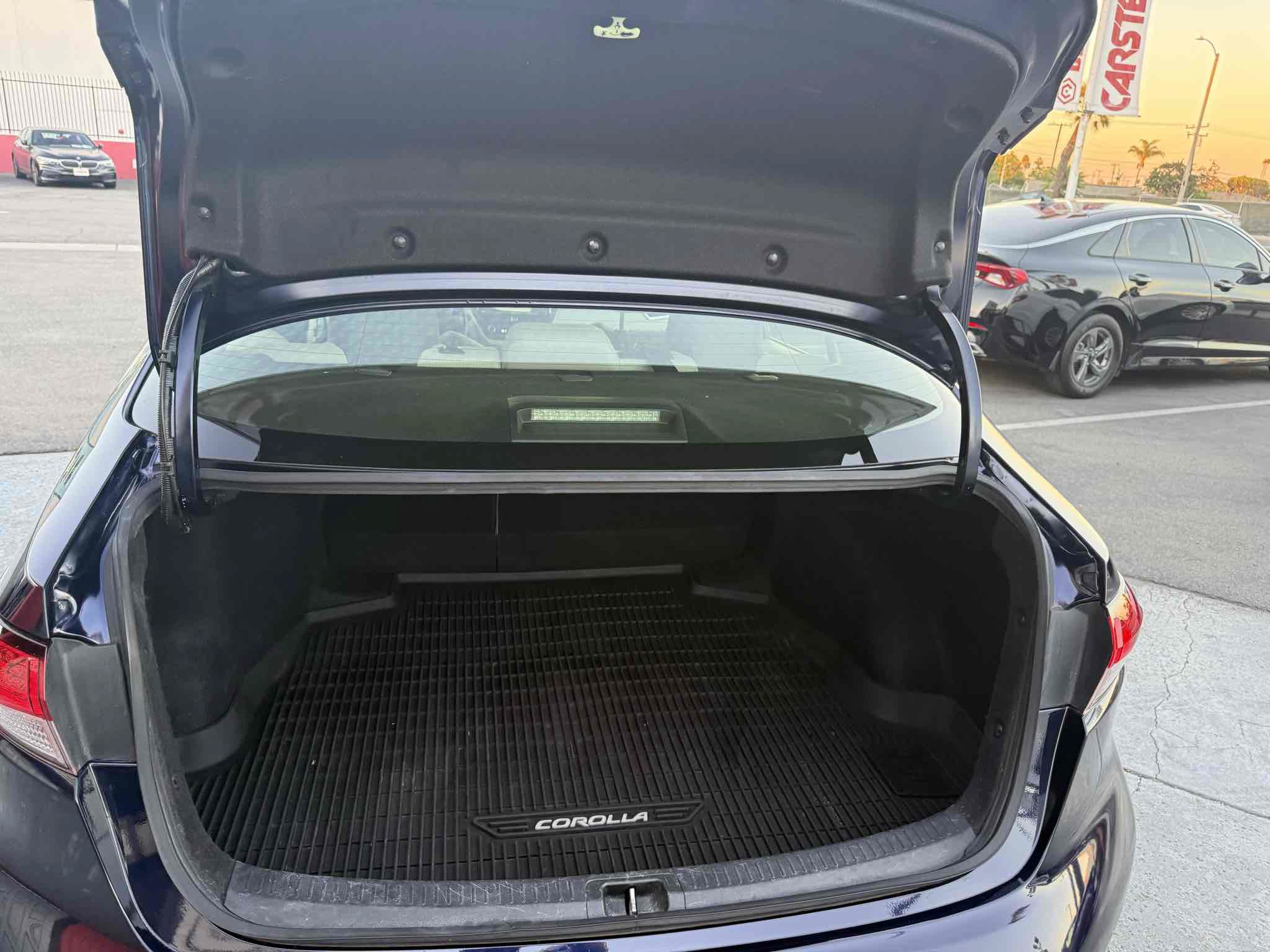 Used 2020 Toyota Corolla LE FWD image 69