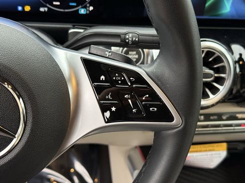 Certified 2025 Mercedes-Benz GLB 250 4MATIC image 28