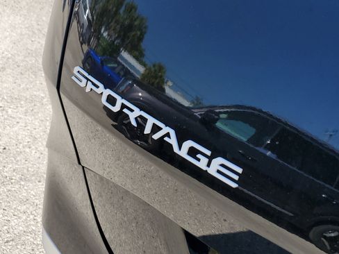 New 2025 Kia Sportage SX image 10