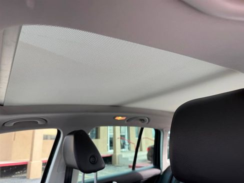 Used 2017 Volkswagen Tiguan Sport image 11