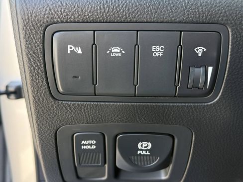 Used 2012 Hyundai Genesis 5.0 RWD image 11