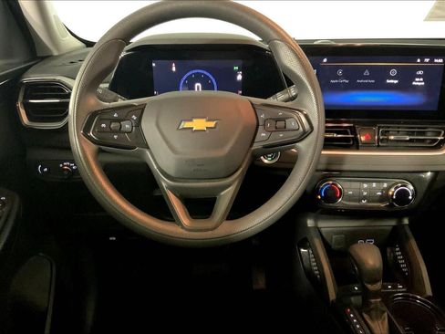 Used 2025 Chevrolet TrailBlazer LT AWD/4WD image 5