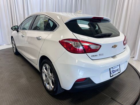Used 2018 Chevrolet Cruze Premier FWD image 24