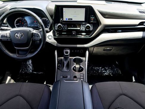 Used 2023 Toyota Highlander LE FWD image 23