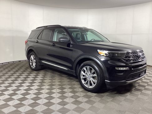 Certified 2023 Ford Explorer XLT w/ Equipment Group 202A AWD/4WD image 1