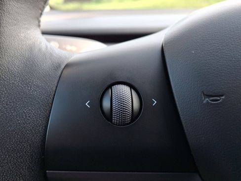 Used 2023 Tesla Model Y Long Range AWD/4WD image 19