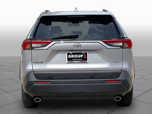 Used 2025 Toyota RAV4 XLE FWD image 9
