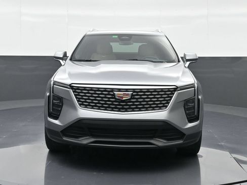 Certified 2024 Cadillac XT4 Luxury w/ Cold Weather Package FWD image 6