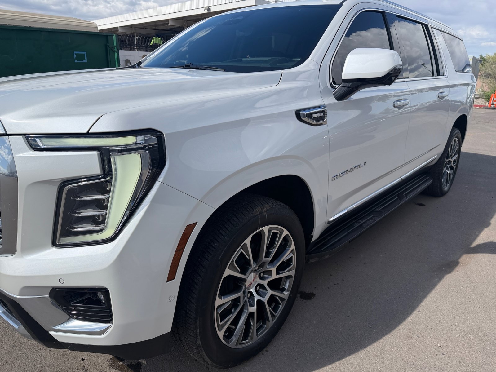 Used 2025 GMC Yukon XL Denali w/ Advanced Technology Package AWD/4WD image 10