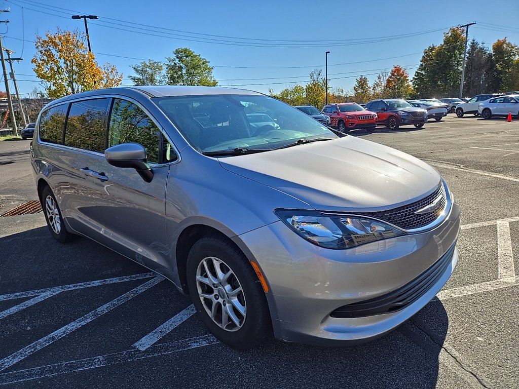 Used 2017 Chrysler Pacifica LX FWD image 1