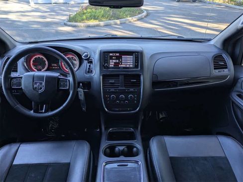 Used 2015 Dodge Grand Caravan SXT image 21