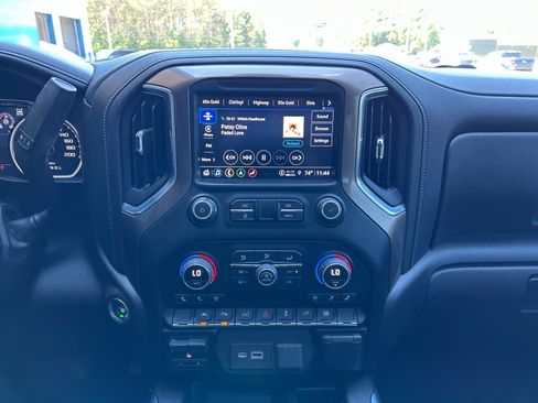 Used 2022 Chevrolet Silverado 1500 High Country w/ LPO, Dark Essentials Package AWD/4WD image 13