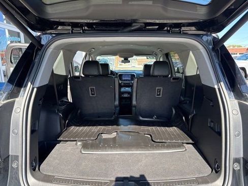 Used 2023 GMC Acadia SLE w/ Driver Convenience Package image 8