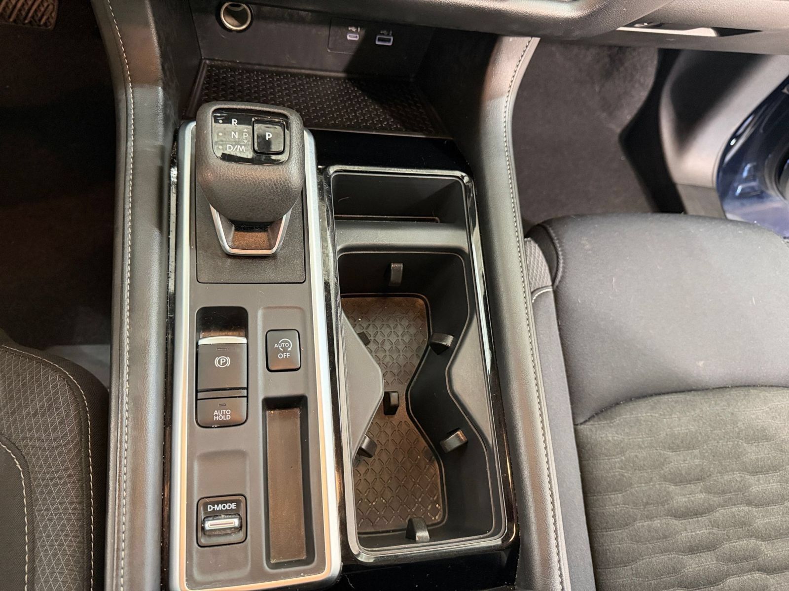 Used 2025 Nissan Pathfinder SV FWD image 42