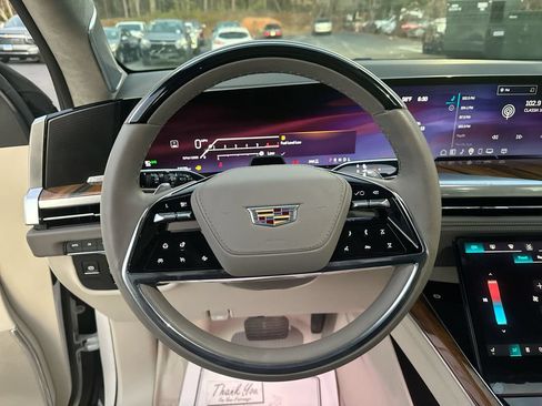 Used 2025 Cadillac Escalade Premium Luxury Platinum w/ LPO, Floor Liner Package AWD/4WD image 16