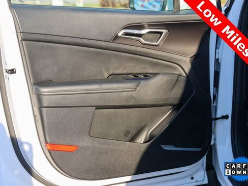 Used 2024 Kia Sportage EX image 9