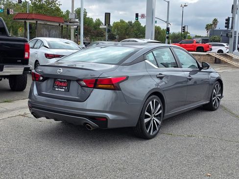 Used 2021 Nissan Altima 2.5 SR FWD image 5