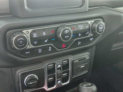 Used 2021 Jeep Wrangler Unlimited Sport AWD/4WD image 25