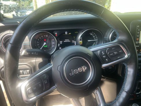 Used 2021 Jeep Wrangler Unlimited Rubicon 4xe w/ Cold Weather Group AWD/4WD image 13