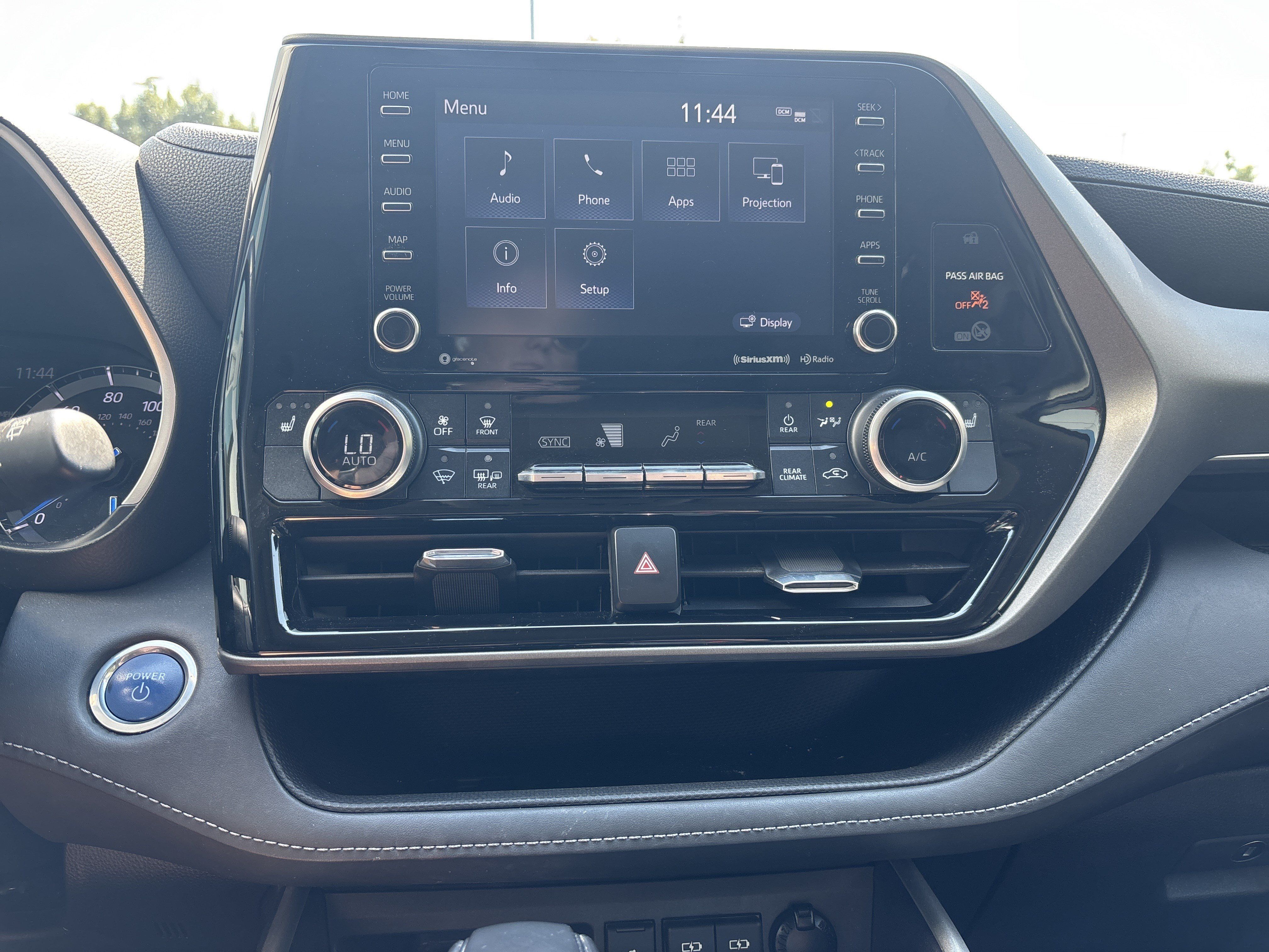 Used 2020 Toyota Highlander XLE AWD/4WD image 21