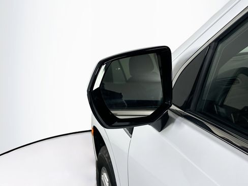 Used 2024 GMC Yukon SLT image 16