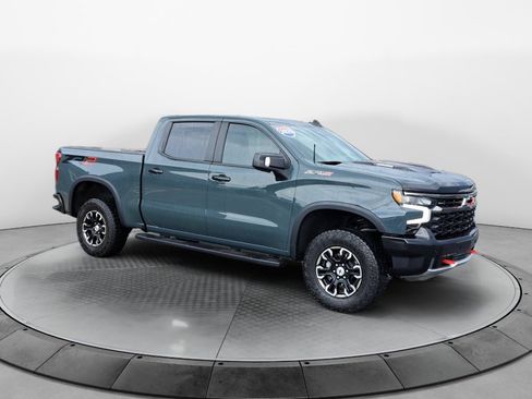 Used 2025 Chevrolet Silverado 1500 ZR2 w/ Technology Package AWD/4WD image 1