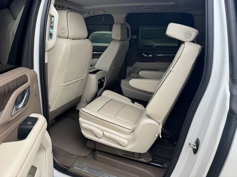 Used 2022 GMC Yukon XL Denali w/ Denali Reserve Package image 13
