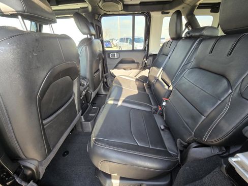 Used 2022 Jeep Wrangler Unlimited Sahara w/ Cold Weather Group image 11