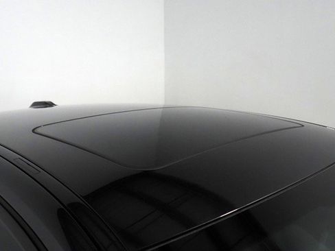 Used 2025 BMW i5 eDrive40i w/ M Sport Package image 4