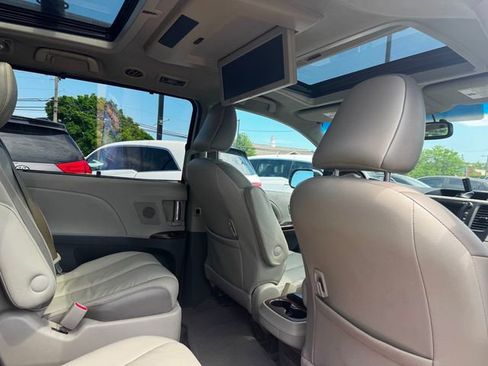Used 2013 Toyota Sienna Limited w/ Premium Pkg FWD image 17