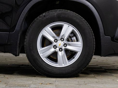 Used 2020 Chevrolet Trax LS w/ Tint and Cruise Package image 40