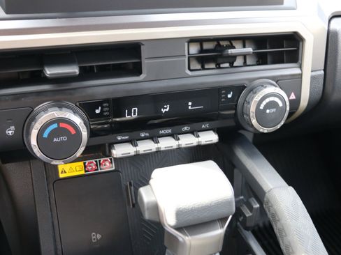 Used 2025 Toyota Tacoma SR5 AWD/4WD image 21