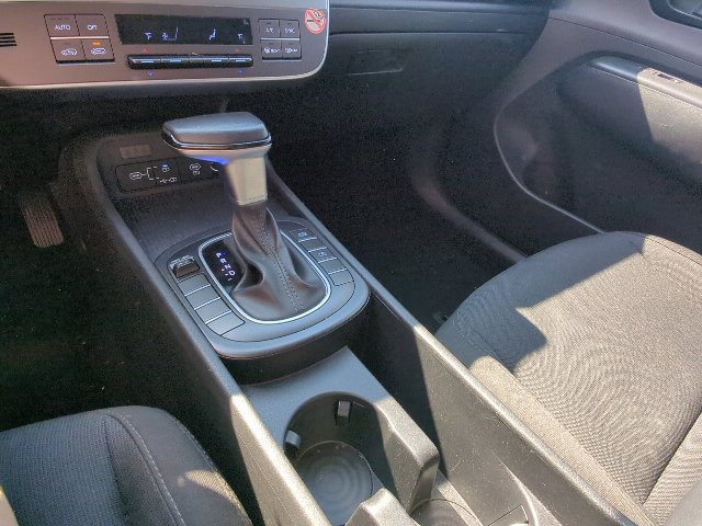 Used 2025 Hyundai Kona SEL FWD image 17