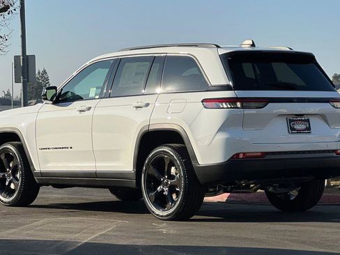 New 2026 Jeep Grand Cherokee Limited w/ Limited Altitude Package RWD image 6