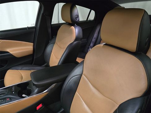 Used 2017 Chevrolet Volt Premier w/ Driver Confidence II Package image 21