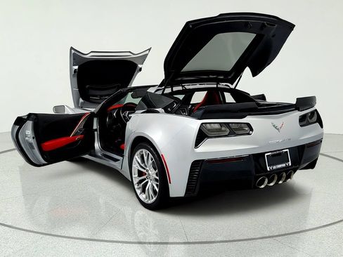Used 2015 Chevrolet Corvette Z06 w/ 3LZ Preferred Equipment Group RWD image 11