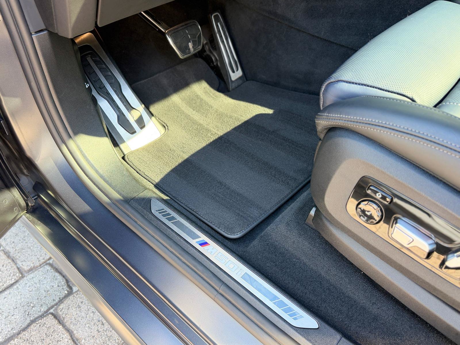Used 2021 BMW X7 M50i AWD/4WD image 28