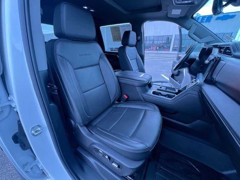 Used 2025 GMC Sierra 3500 Denali w/ Denali Reserve Package AWD/4WD image 35