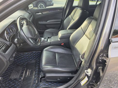Used 2022 Chrysler 300 S w/ Comfort Group RWD image 8