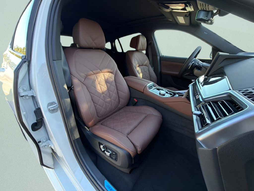 New 2027 BMW X6 xDrive40i w/ Executive Package AWD/4WD image 24