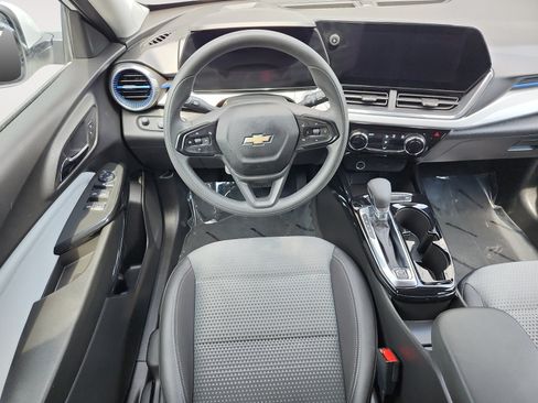 Used 2026 Chevrolet Trax LT FWD image 11