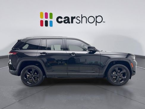 Used 2023 Jeep Grand Cherokee Limited w/ Black Appearance Package image 6
