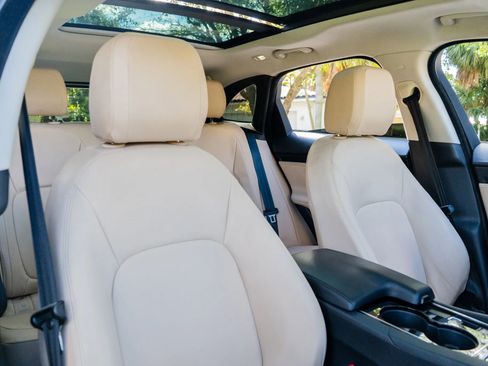 Used 2017 Jaguar F-PACE Premium image 50