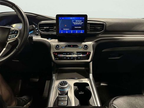 Used 2023 Ford Explorer XLT w/ Equipment Group 202A AWD/4WD image 31