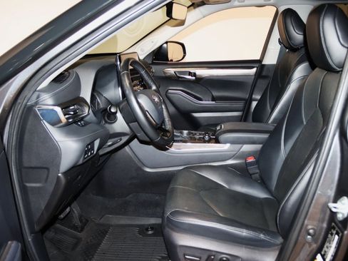 Used 2021 Toyota Highlander Limited image 36