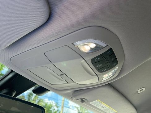 Used 2018 Chrysler Pacifica Touring-L FWD image 42