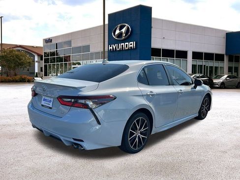 Used 2023 Toyota Camry SE image 5