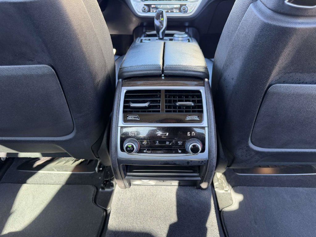 Used 2022 BMW 740i xDrive AWD/4WD image 17