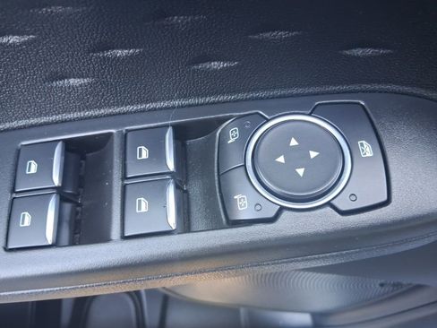 Used 2020 Ford Escape SE image 19